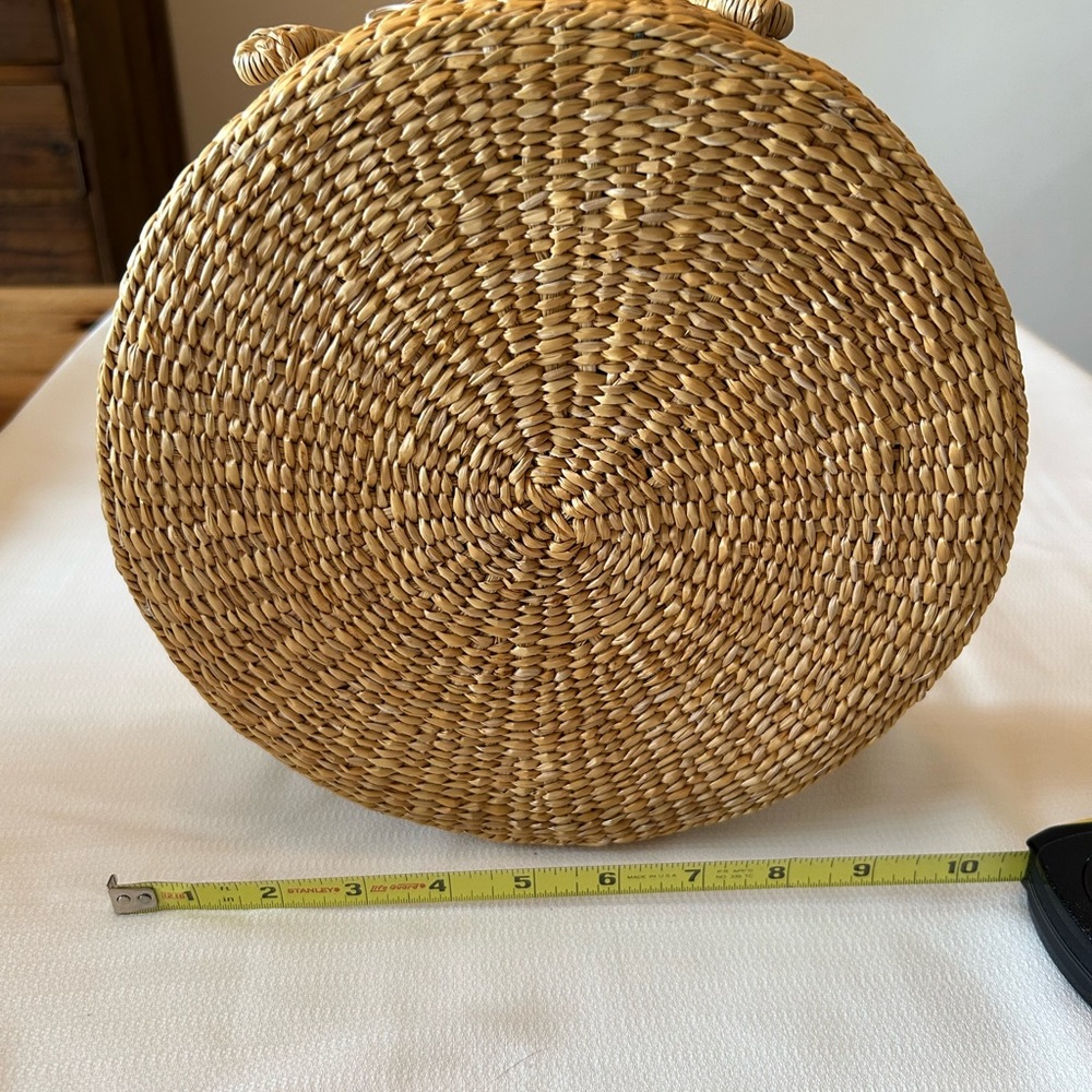 Round Woven 10 in Straw Bag